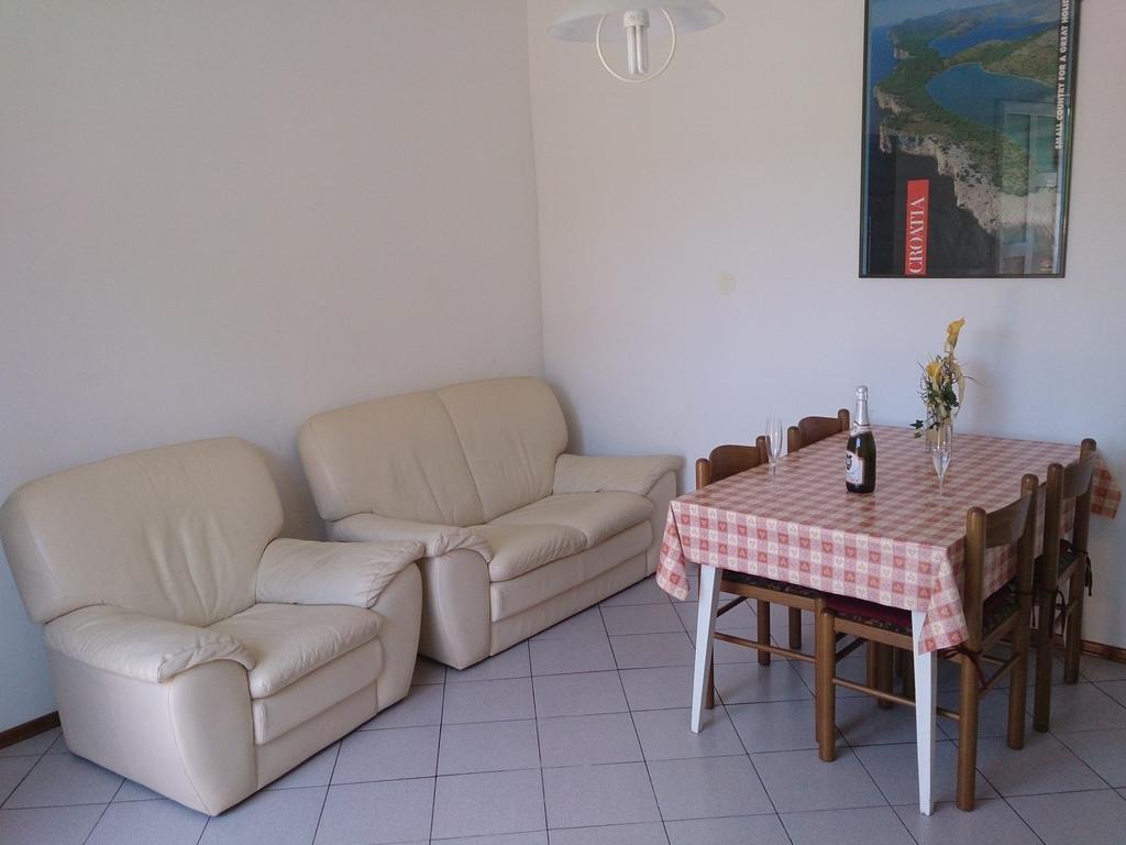 Apartments Valentino Супетарська Драґа Номер фото